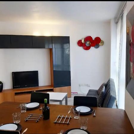 Superb Modern Apartment Клиши Екстериор снимка