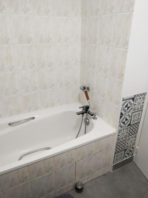Superb Modern Apartment Клиши Екстериор снимка