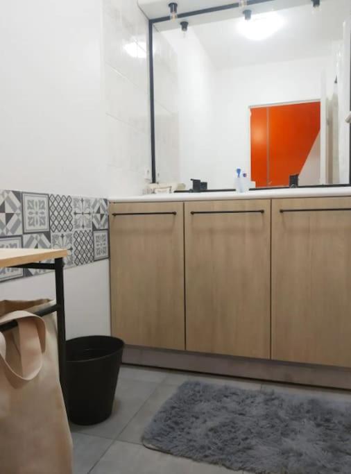Superb Modern Apartment Клиши Екстериор снимка