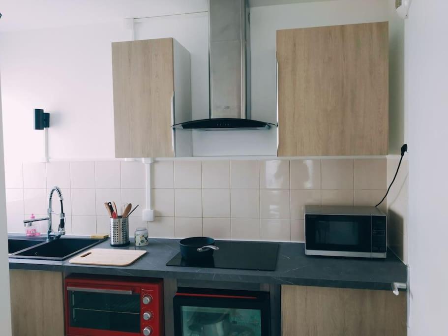 Superb Modern Apartment Клиши Екстериор снимка