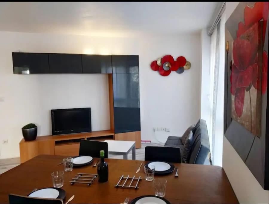 Superb Modern Apartment Клиши Екстериор снимка